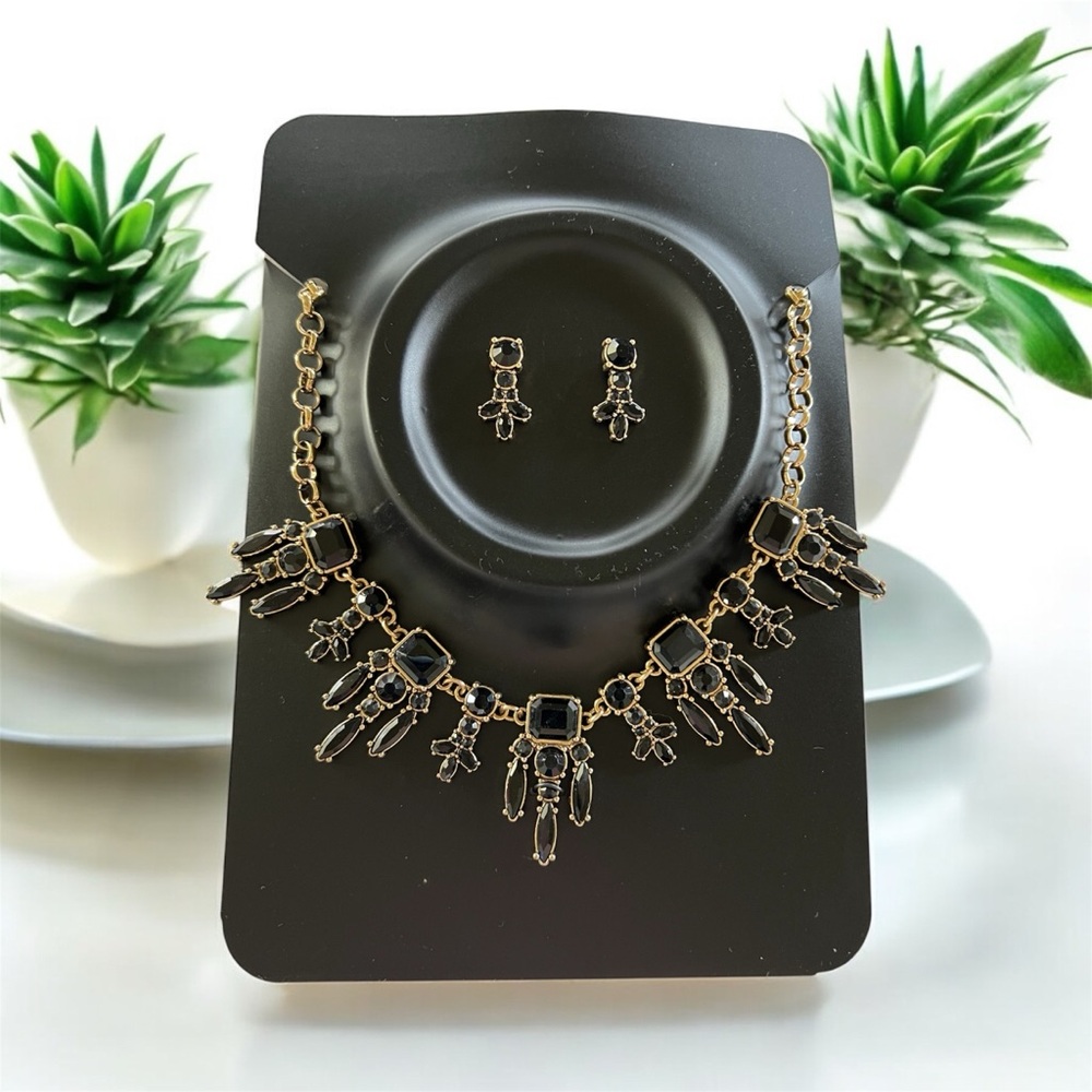 ❣️Vintage❣️ IMAN Elegant Black and Gold Necklace and Earring Set